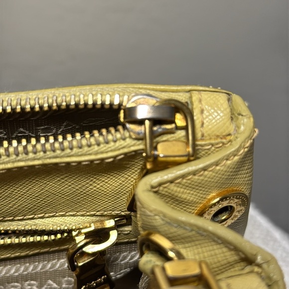 PRADA Saffiano Small Galleria Double Zip Tote Polline Color / Butter Yellow - Picture 7 of 16